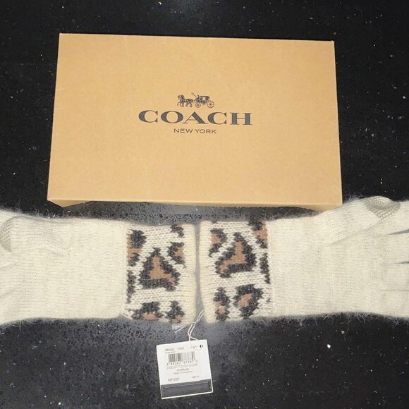 COACH Ocelot Gloves with Touch Capabilities - Get Alaskan Cruise Ready !!! - Picture 4 of 5